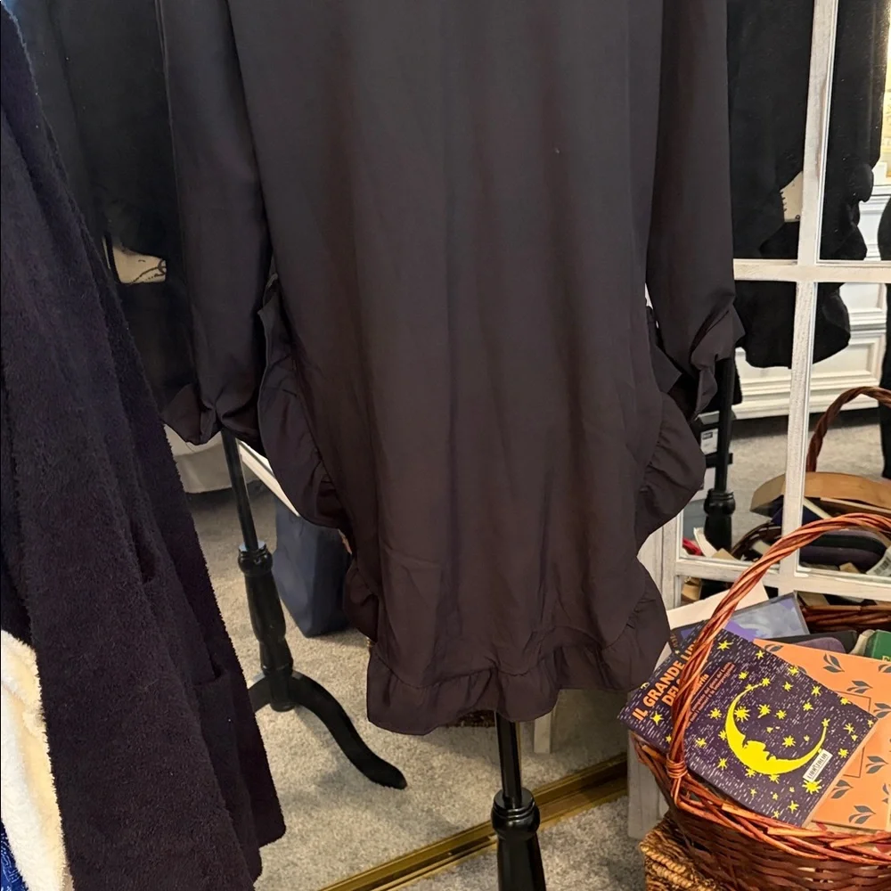 Black Ruffle-Hem Button Front Shirt - Picture 6 of 8